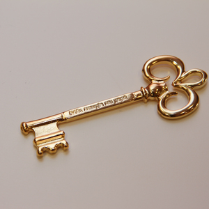 Kλειδί Μεταλλικό Επίχρυσο (9.5x4cm)