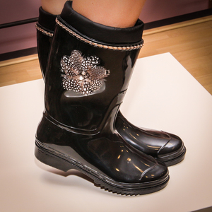 Γαλότσα Μαύρη "Φτερό Στρας"