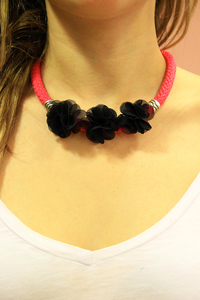 Κολιέ Πλεκτό Λουλούδια Μαύρα