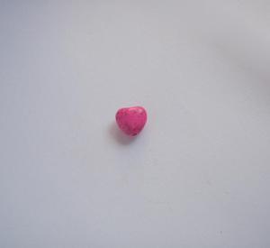 Heart Howlite Fuchsia (1.5x1cm)