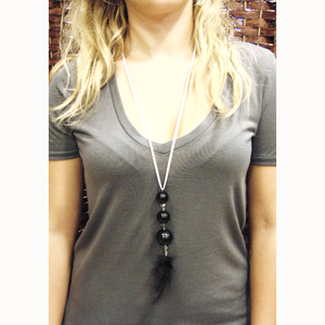 Κολιέ Μαύρες Χάντρες Φτερό