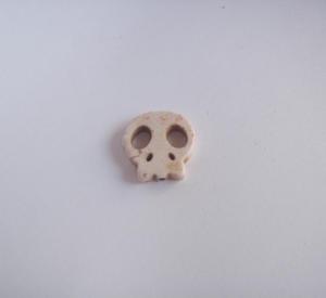 Skull Howlite White (2.5x2cm)