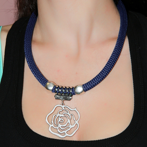 Mountaineering Necklace Rose