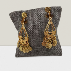 Gold earrings with tassels