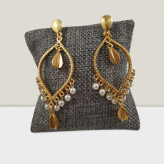 Gold Earrings with Pearls